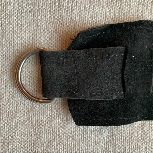 Hand crafted - Black Leather Cuff violet bead metal pieces ajustable bracelet - Picture 2 of 7